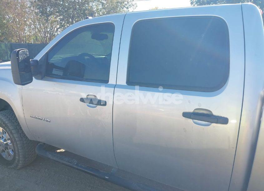 Photo 14 of 2011 Gmc Sierra 3500HD SLE (VIN 1GT423C80BF117723)
