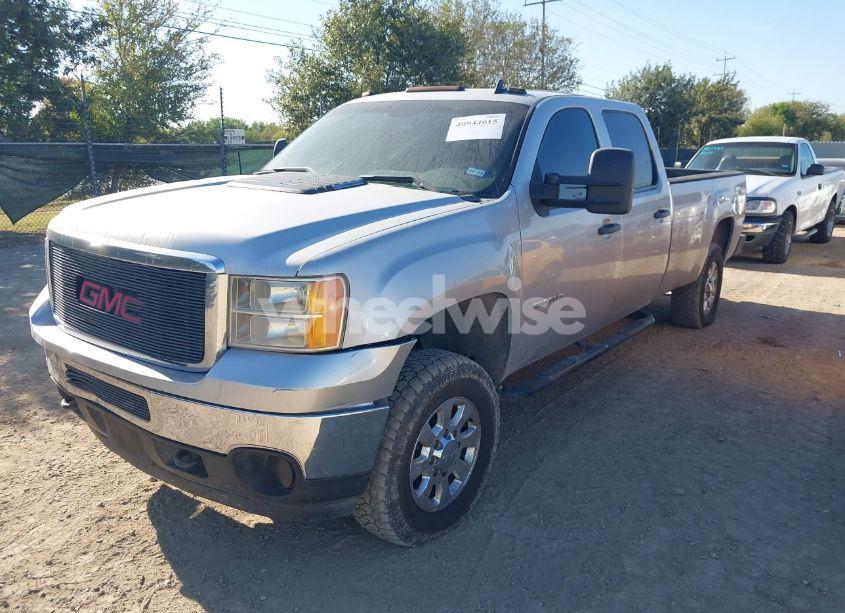 Photo 2 of 2011 Gmc Sierra 3500HD SLE (VIN 1GT423C80BF117723)