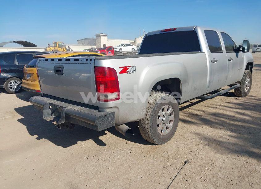 Photo 4 of 2011 Gmc Sierra 3500HD SLE (VIN 1GT423C80BF117723)