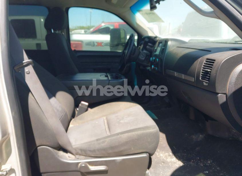 Photo 6 of 2011 Gmc Sierra 3500HD SLE (VIN 1GT423C80BF117723)