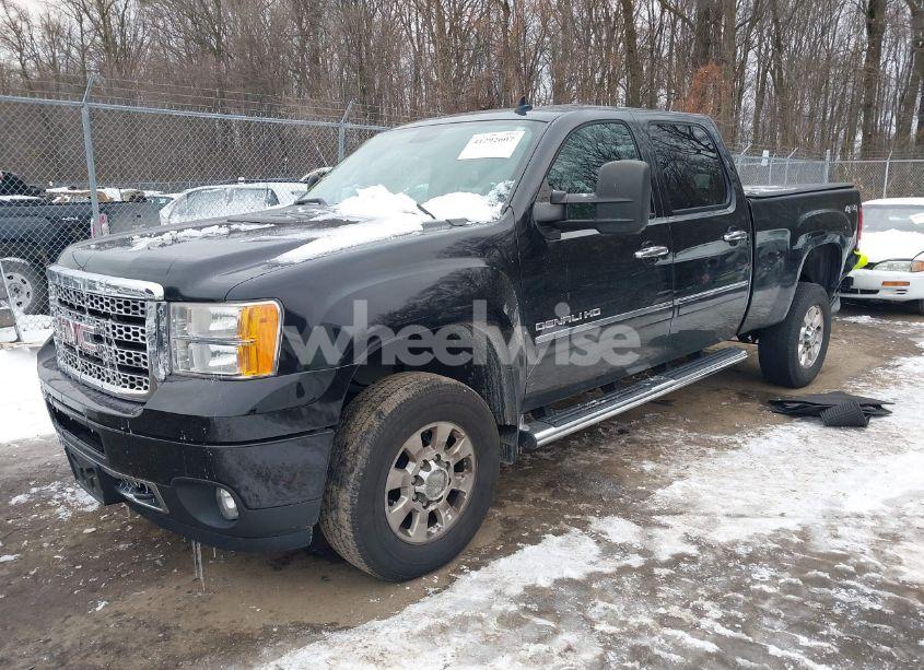 Photo 2 of 2013 Gmc Sierra 3500HD DENALI (VIN 1GT426E87DF110527)