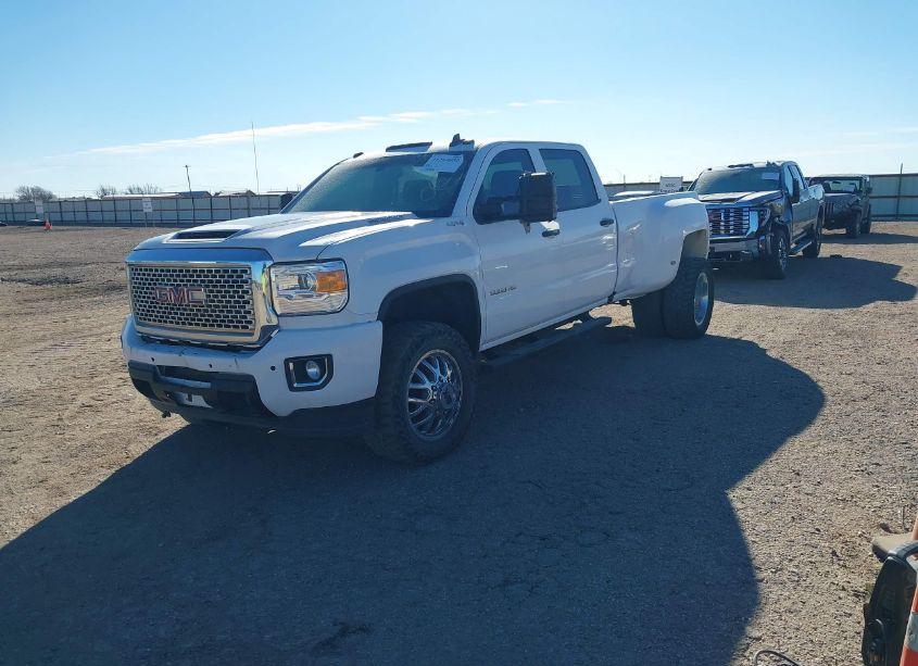 Photo 2 of 2017 Gmc Sierra 3500HD (VIN 1GT42VCY9HF153740)