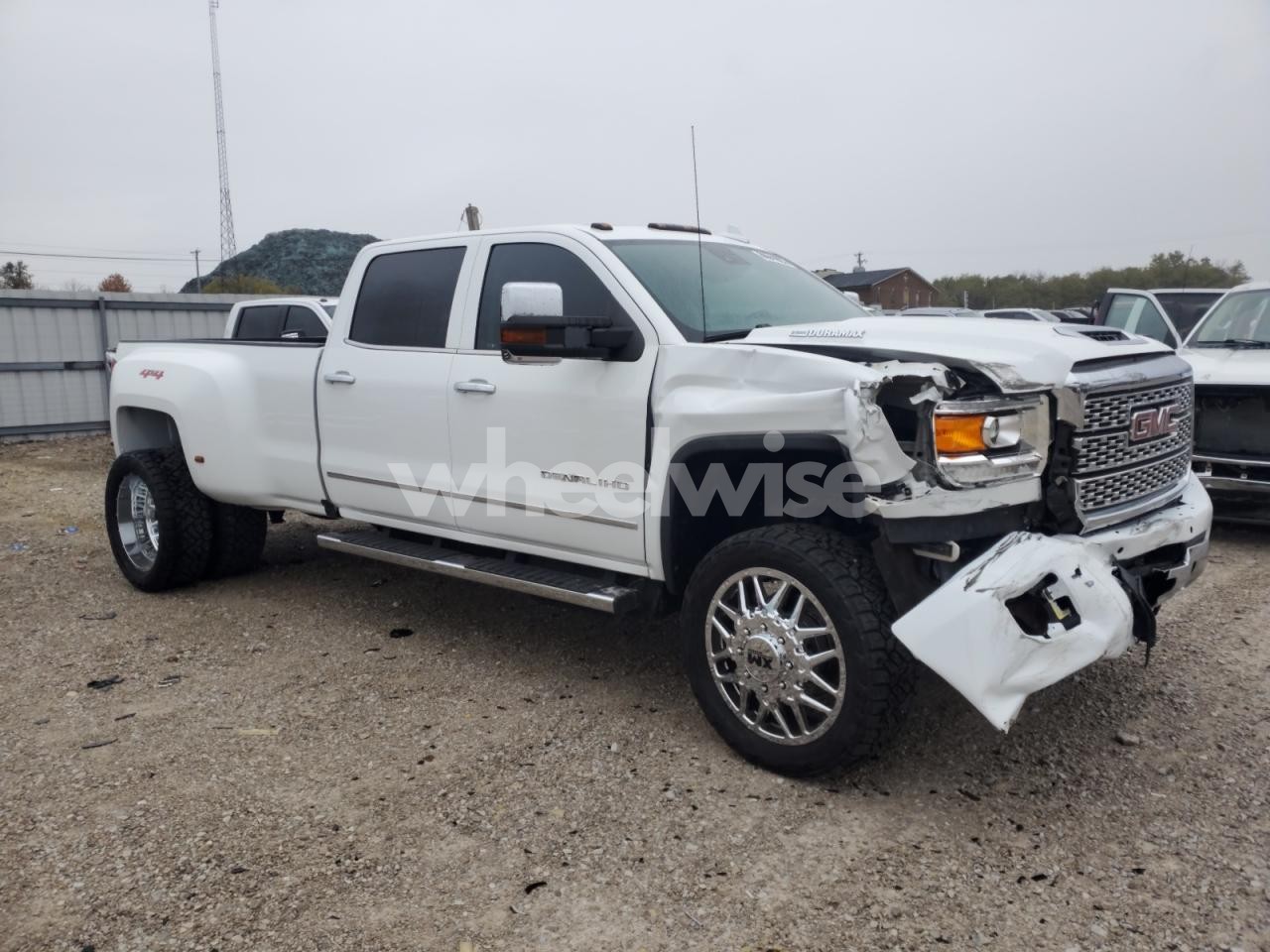 Photo 4 of 2019 GMC SIERRA 3500 HD DENAL (VIN 1GT42WEY9KF125818)