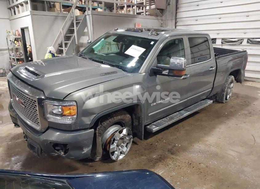 Photo 2 of 2017 Gmc Sierra 3500HD DENALI (VIN 1GT42YEYXHF205617)
