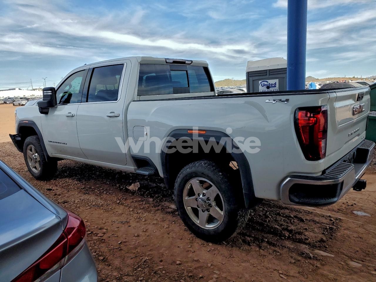Photo 2 of 2024 GMC SIERRA K2500 SLE (VIN 1GT49ME78RF216127)