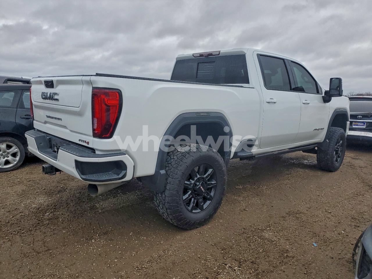 Photo 3 of 2021 GMC SIERRA K2500 AT4 (VIN 1GT49PEYXMF115643)