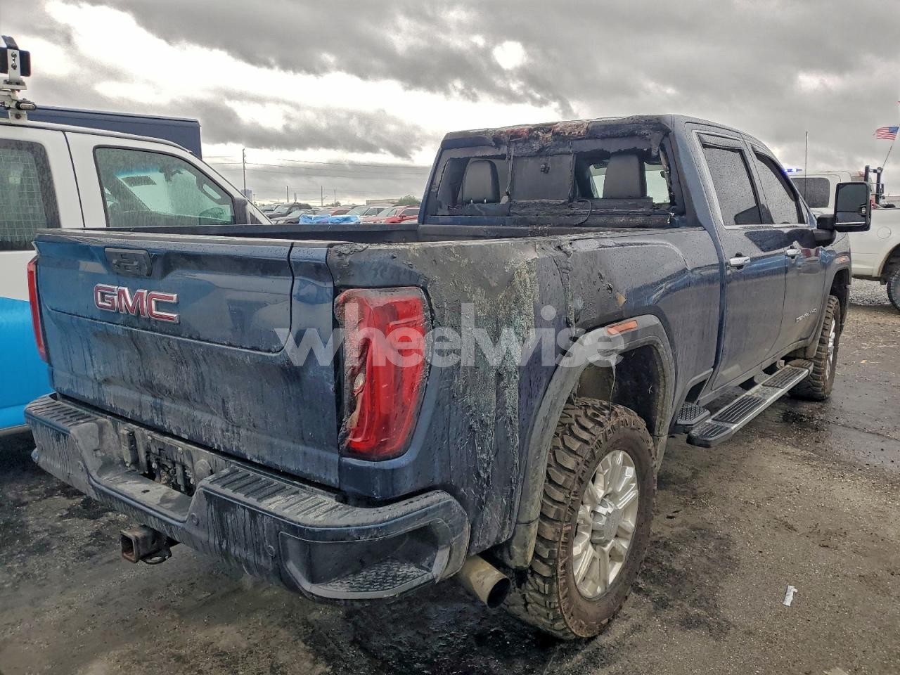 Photo 3 of 2020 GMC SIERRA K2500 DENALI (VIN 1GT49REY0LF153800)