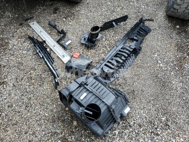 Photo 2 of 2022 GMC SIERRA K2500 DENALI (VIN 1GT49REY0NF276578)