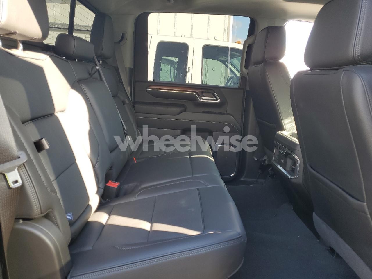 Photo 11 of 2024 GMC SIERRA K2500 DENALI (VIN 1GT49REY8RF326214)