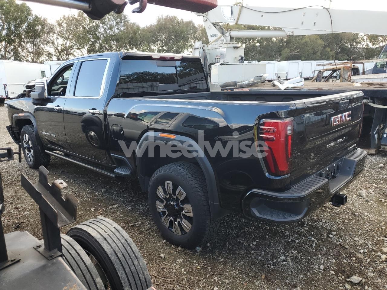 Photo 2 of 2024 GMC SIERRA K2500 DENALI (VIN 1GT49REY8RF326214)