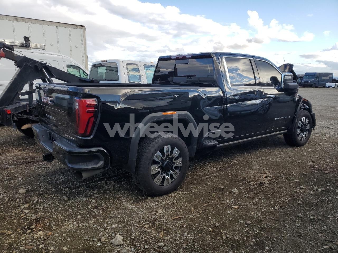 Photo 3 of 2024 GMC SIERRA K2500 DENALI (VIN 1GT49REY8RF326214)