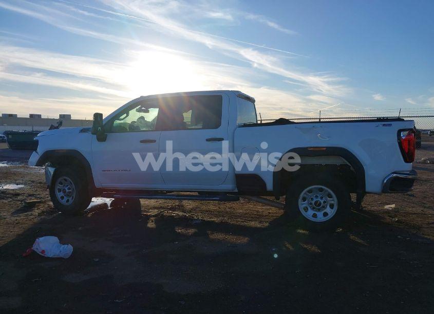 Photo 14 of 2021 Gmc Sierra 3500HD 4WD STANDARD BED (VIN 1GT49SE74MF168588)