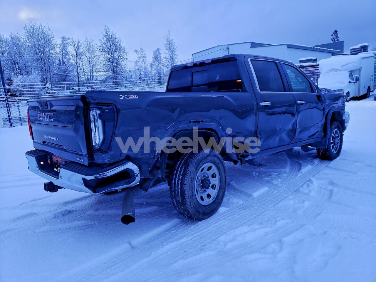 Photo 3 of 2022 GMC SIERRA K3500 SLT (VIN 1GT49UEY1NF198394)