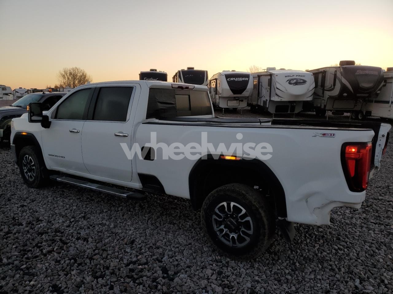 Photo 2 of 2023 GMC SIERRA K3500 SLT (VIN 1GT49UEY6PF191072)