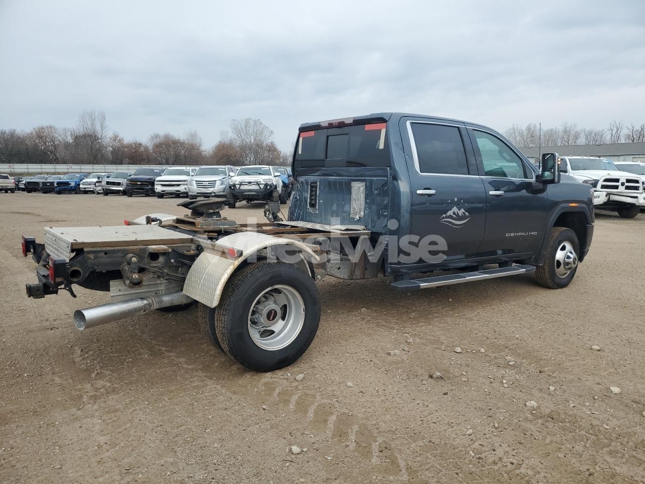 Photo 3 of 2020 GMC SIERRA TRUCK CAB AND CHASSIS (VIN 1GT49WEY1LF280232)