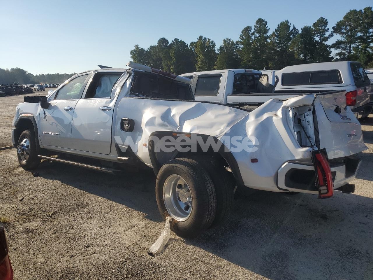 Photo 2 of 2024 GMC SIERRA K3500 DENALI (VIN 1GT49WEY2RF269572)