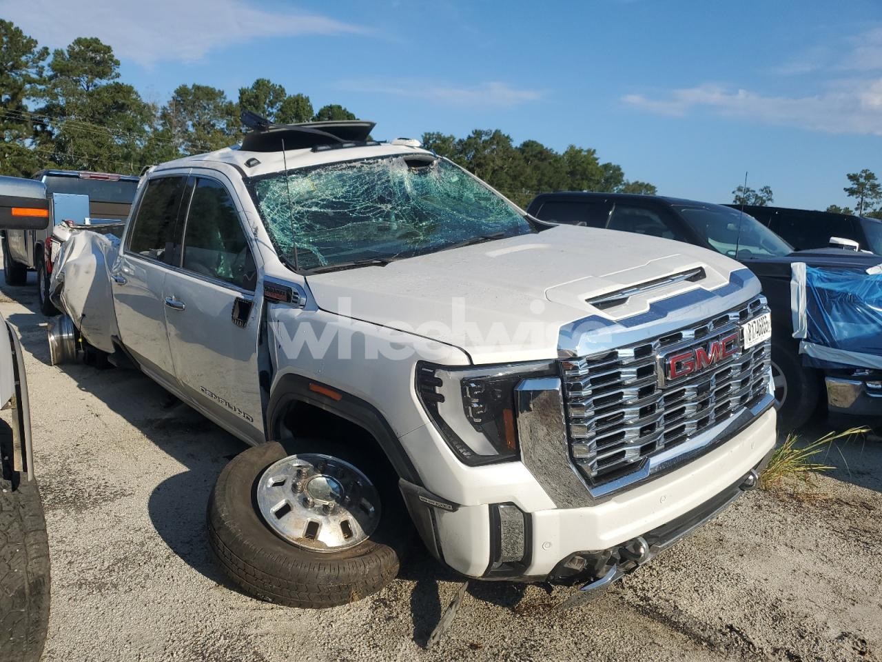Photo 4 of 2024 GMC SIERRA K3500 DENALI (VIN 1GT49WEY2RF269572)