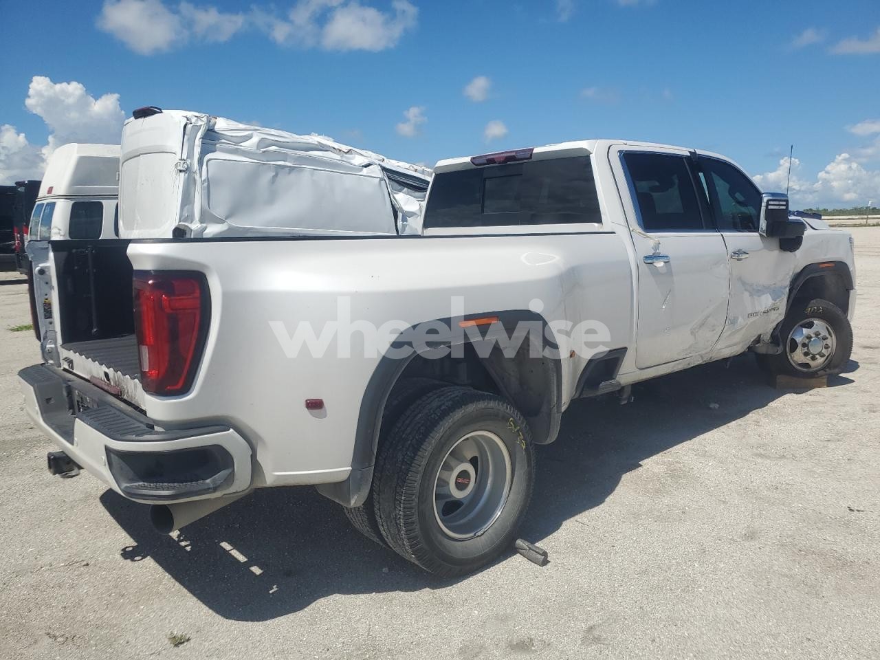 Photo 3 of 2023 GMC SIERRA K3500 DENALI (VIN 1GT49WEYXPF212811)