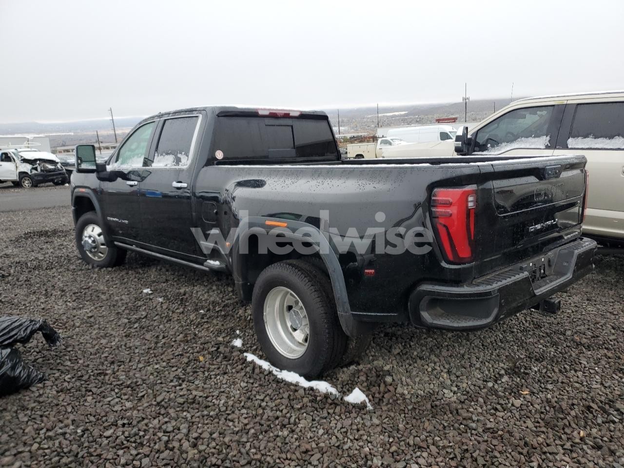 Photo 2 of 2024 GMC SIERRA K3500 DENALI ULTIMATE (VIN 1GT49YEY4RF361360)