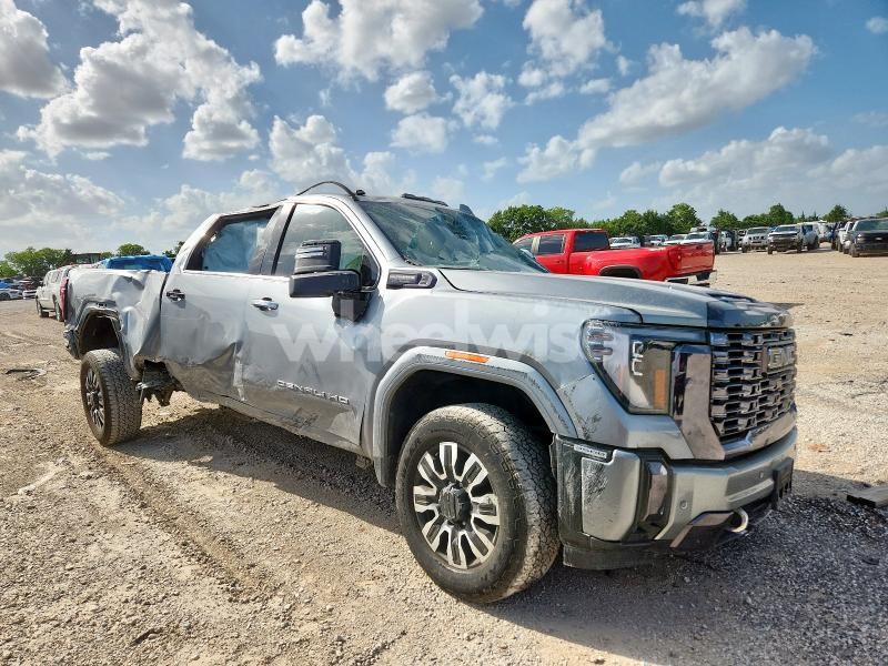 Photo 3 of 2024 GMC SIERRA K3500 DENALI ULTIMATE (VIN 1GT49YEY7RF381540)