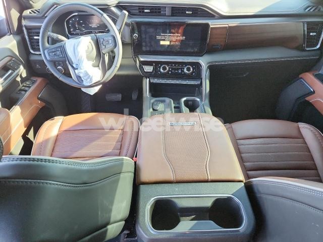 Photo 4 of 2025 GMC SIERRA K2500 DENALI ULTIMATE (VIN 1GT4UXEY6SF102058)