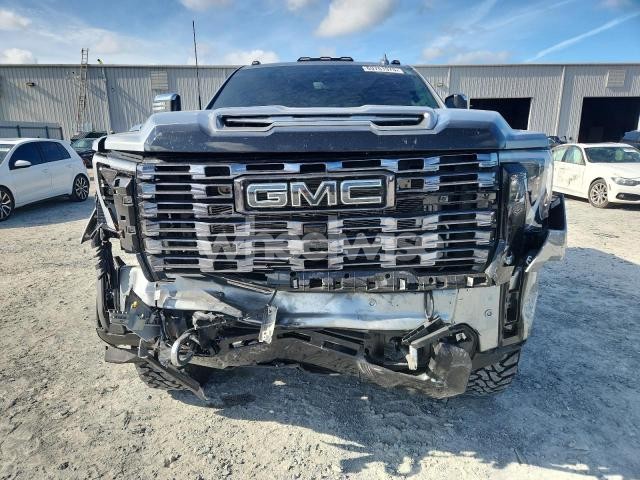 Photo 9 of 2025 GMC SIERRA K2500 DENALI ULTIMATE (VIN 1GT4UXEY6SF102058)