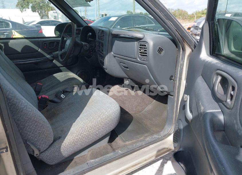 Photo 5 of 1999 Gmc Sonoma SL (VIN 1GTCS144XX8502911)