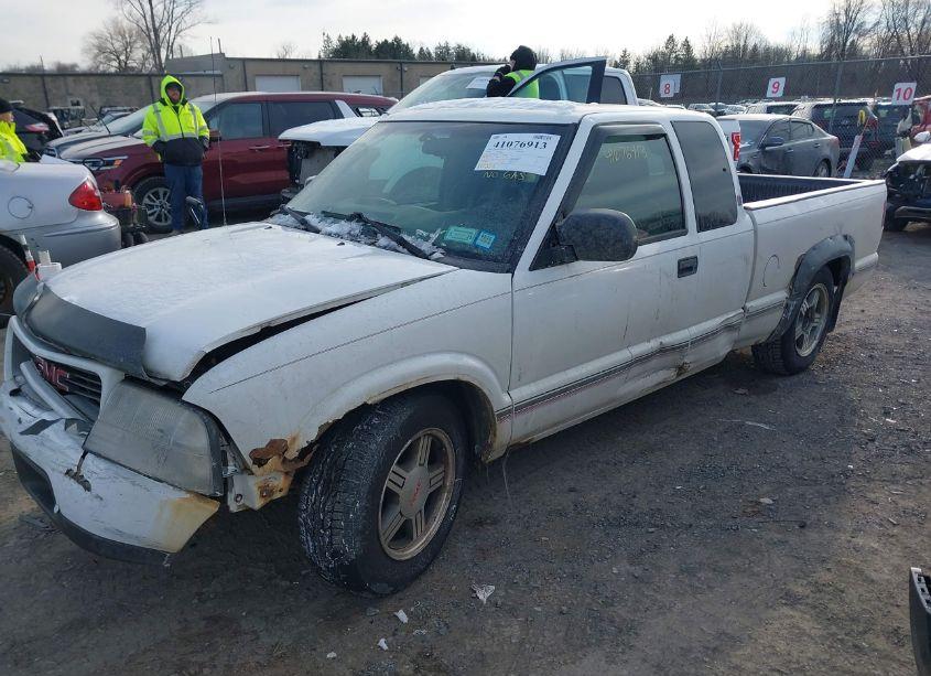 Photo 2 of 2000 Gmc Sonoma SLS (VIN 1GTCS19W1Y8120987)