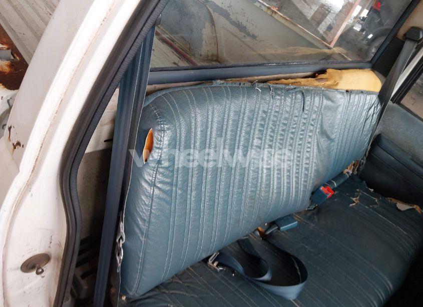 Photo 8 of 1990 Gmc Sierra C1500 (VIN 1GTDC14H6LZ519732)