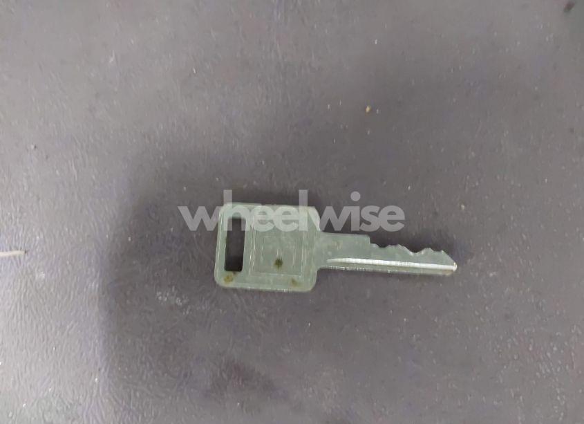 Photo 11 of 1988 Gmc Gmt-400 C1500 (VIN 1GTDC14K0JZ563542)