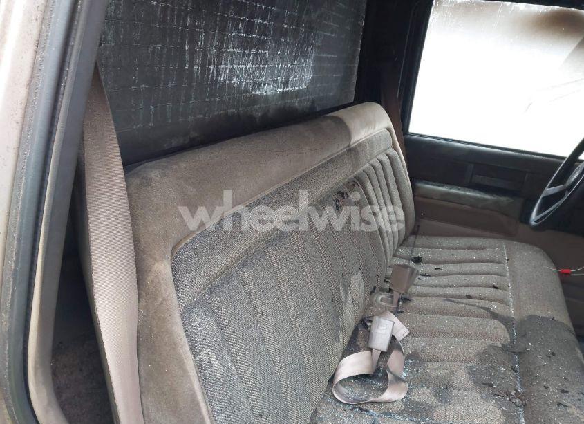 Photo 8 of 1989 Gmc Sierra C1500 (VIN 1GTDC14K1KE521423)