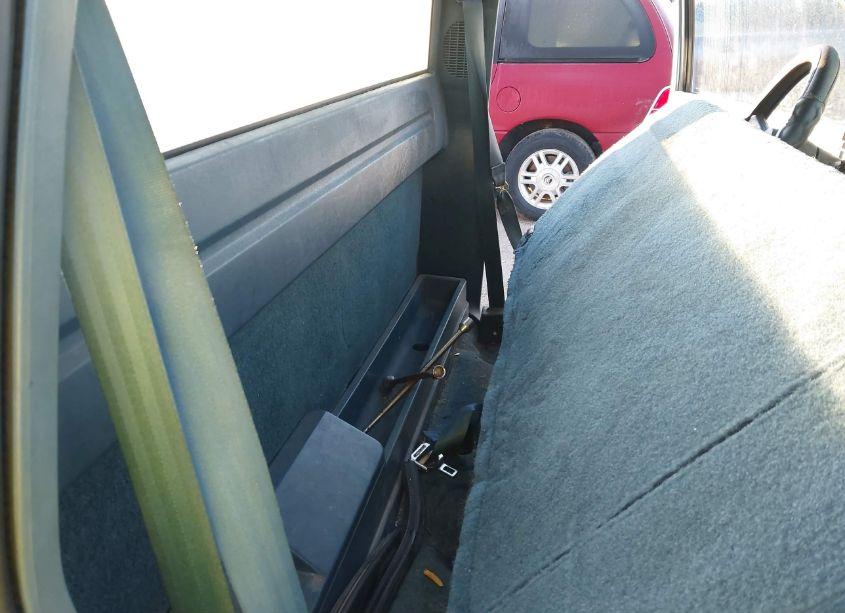 Photo 8 of 1990 Gmc Sierra C1500 (VIN 1GTDC14K3LE550472)