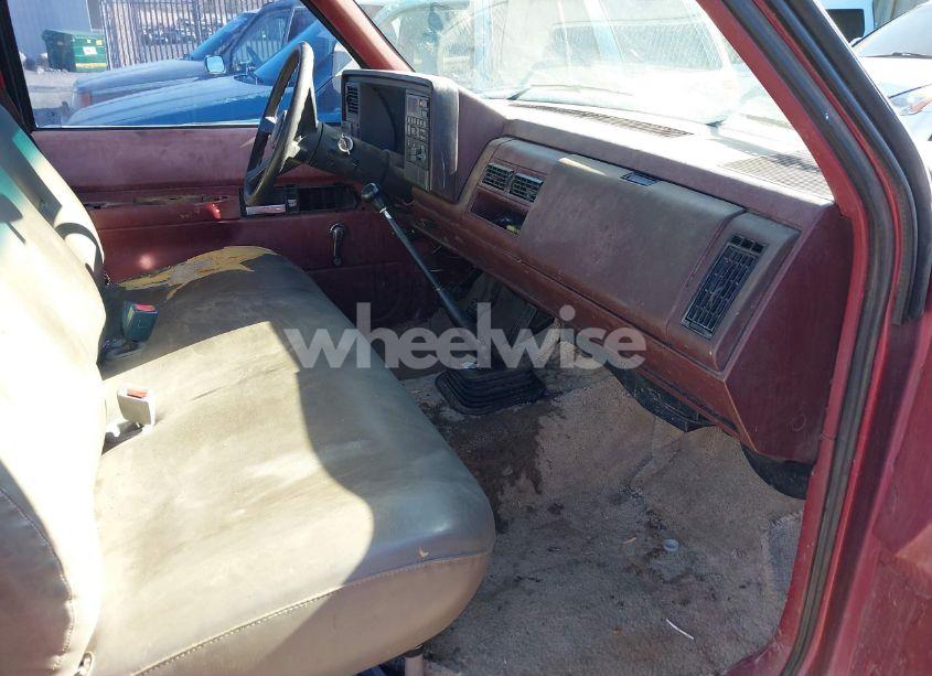 Photo 5 of 1992 Gmc Sierra C1500 (VIN 1GTDC14Z7NE551110)