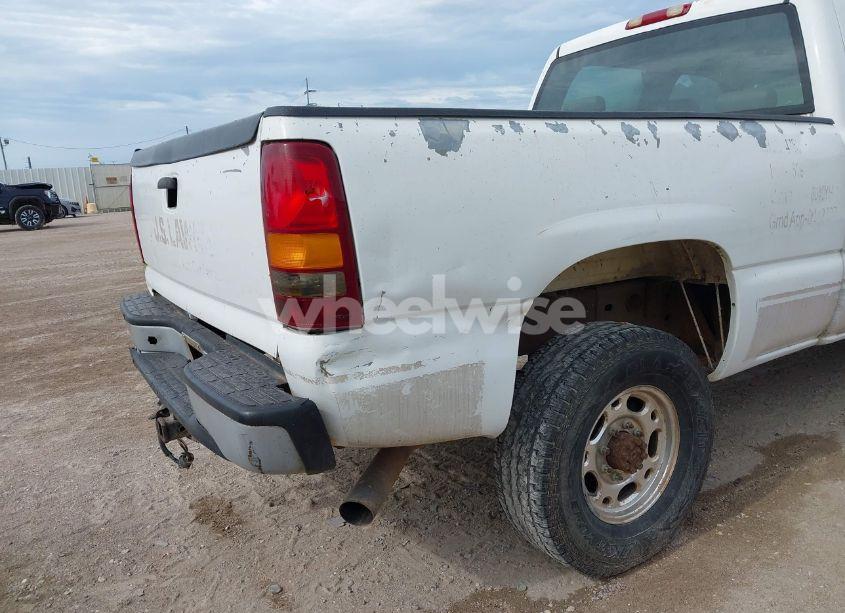 Photo 6 of 2006 Gmc Sierra 2500HD WORK TRUCK (VIN 1GTHC23U36F157077)
