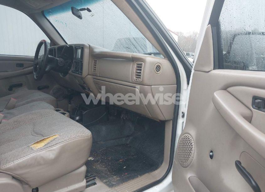 Photo 5 of 2005 Gmc Sierra 2500HD WORK TRUCK (VIN 1GTHC24U65E213158)