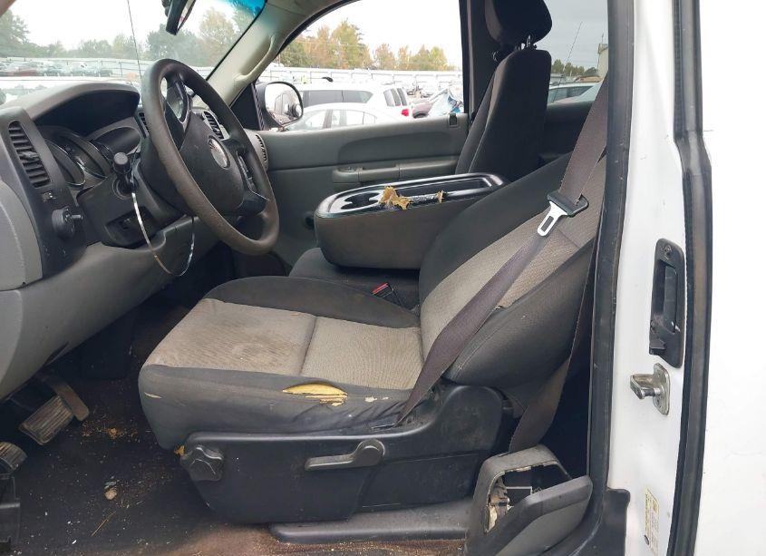 Photo 8 of 2007 Gmc Sierra 2500HD WORK TRUCK (VIN 1GTHC29K57E525899)