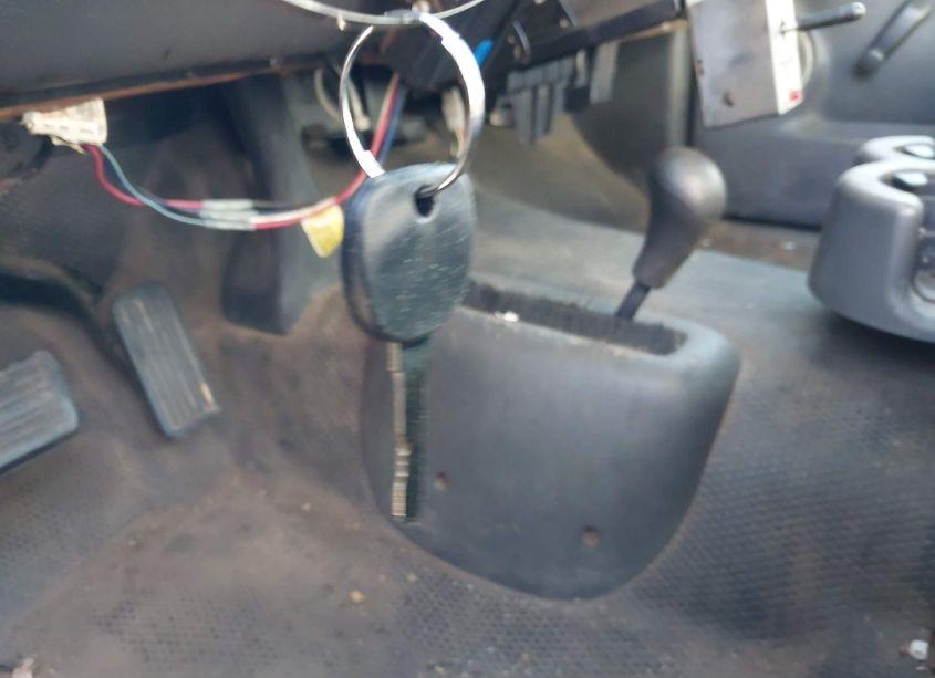 Photo 11 of 2005 Gmc Sierra 2500HD WORK TRUCK (VIN 1GTHK24UX5E330602)