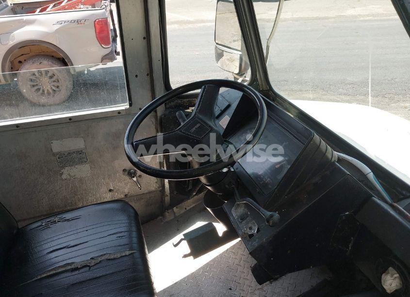 Photo 6 of 1993 Gmc Value VAN P3500 (VIN 1GTKP32K9P3500123)