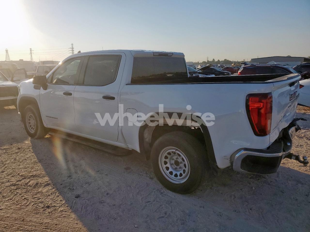 Photo 2 of 2022 GMC SIERRA C1500 (VIN 1GTPHAEKXNZ599130)