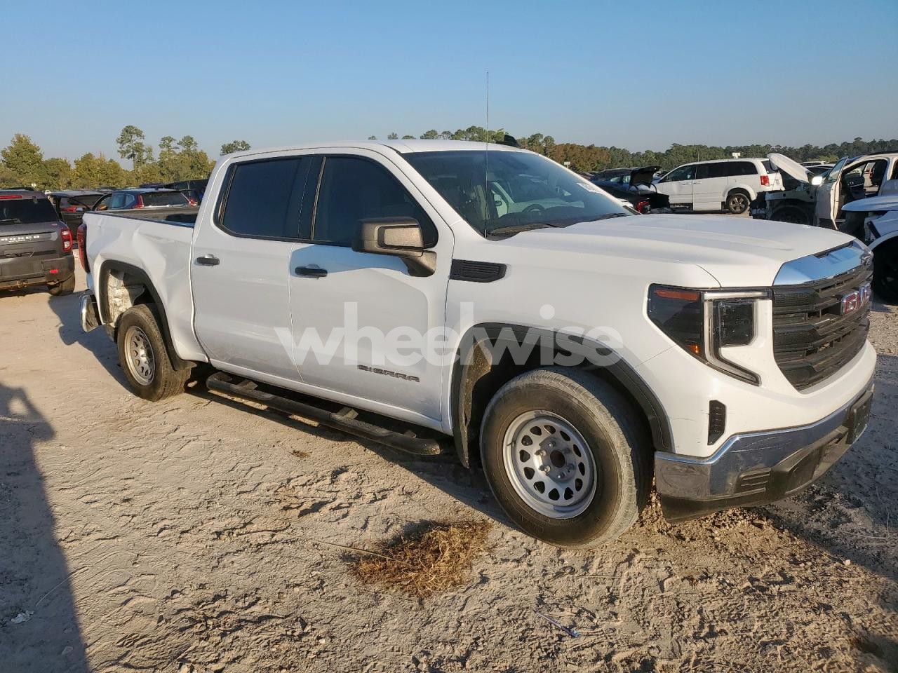 Photo 4 of 2022 GMC SIERRA C1500 (VIN 1GTPHAEKXNZ599130)