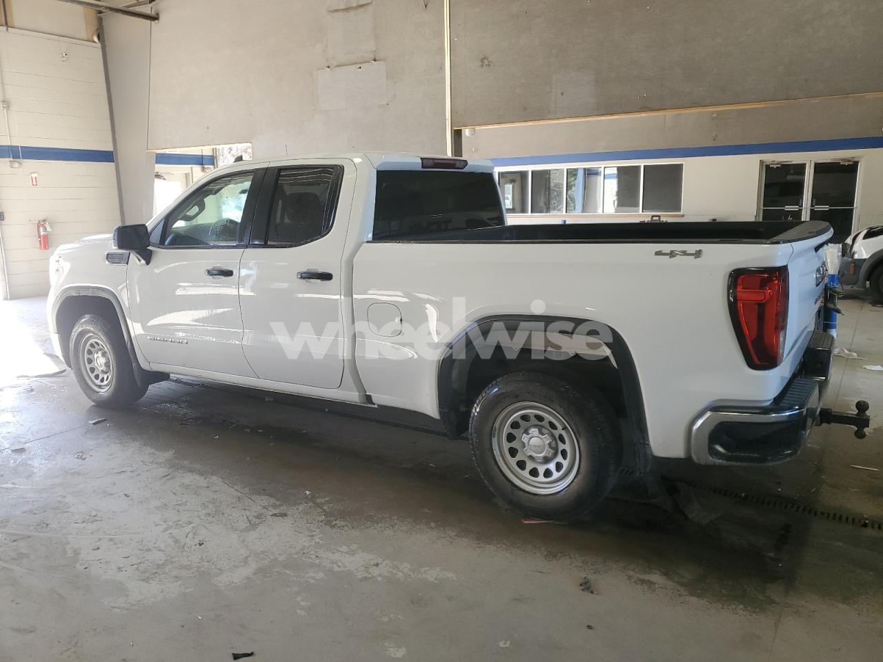 Photo 2 of 2021 GMC SIERRA K1500 (VIN 1GTR9AEF4MZ292415)