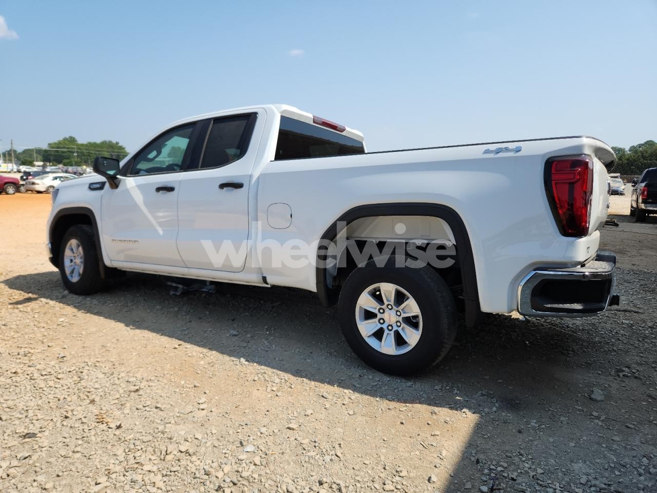 Photo 2 of 2025 GMC SIERRA K1500 (VIN 1GTRUAEK9SZ151252)