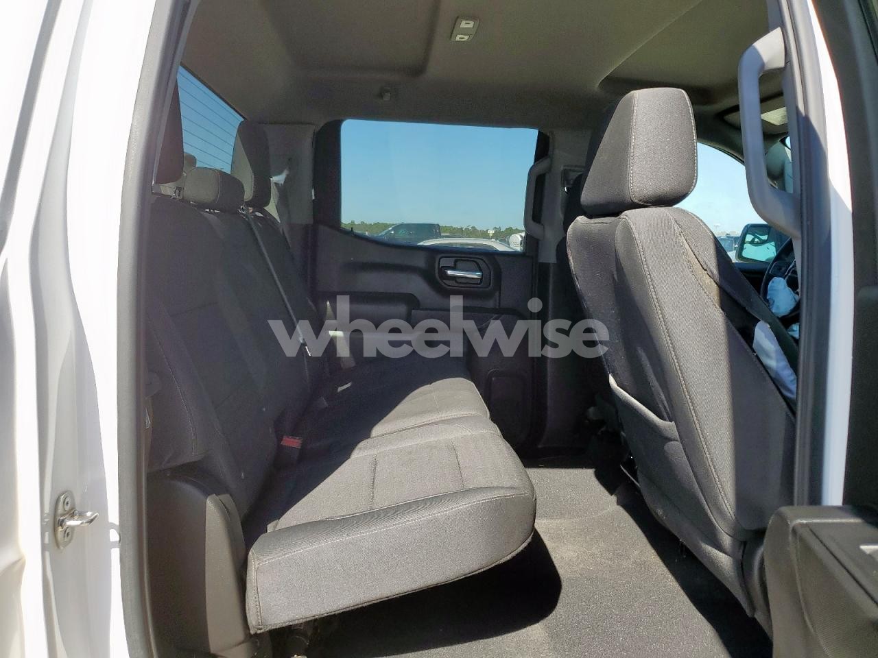 Photo 10 of 2024 GMC SIERRA K1500 (VIN 1GTUUAED9RZ117835)