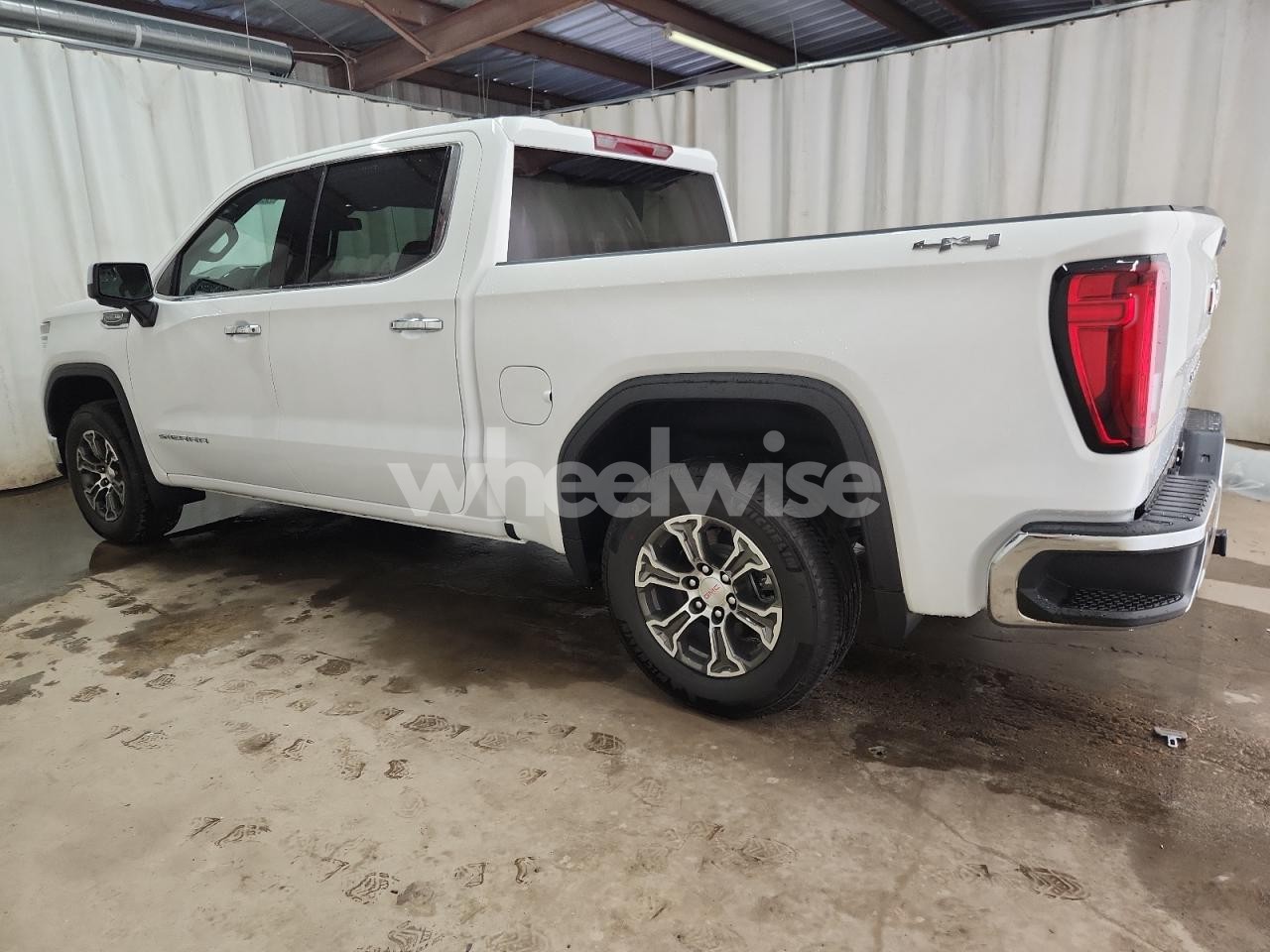 Photo 2 of 2026 GMC SIERRA K1500 SLT (VIN 1GTUUDED0TZ164244)