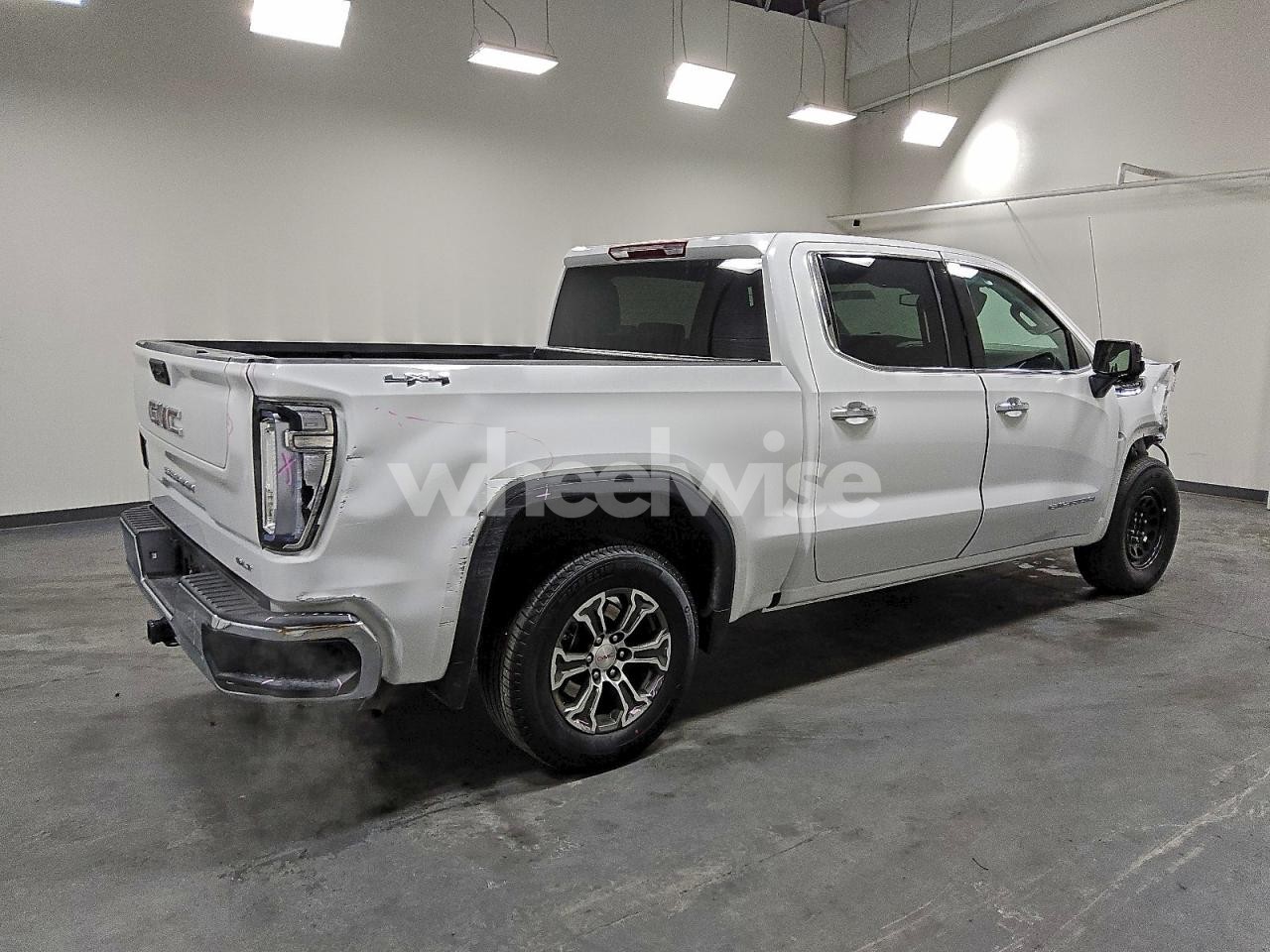 Photo 3 of 2026 GMC SIERRA K1500 SLT (VIN 1GTUUDED9TZ139682)