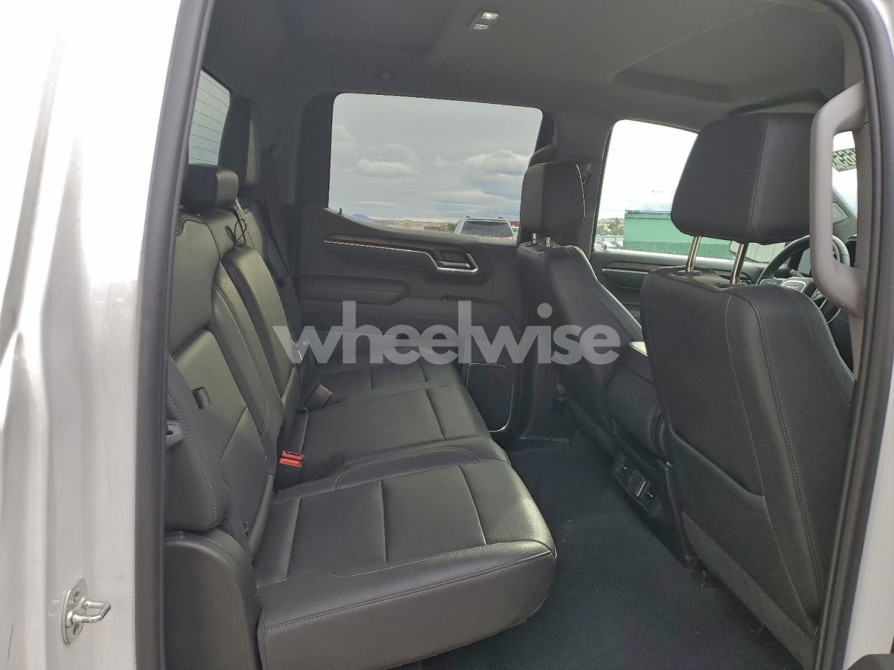 Photo 10 of 2025 GMC SIERRA K1500 SLT (VIN 1GTUUDEDXSZ231401)