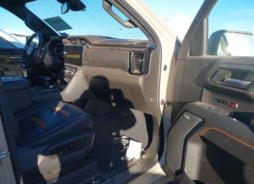 Photo 5 of 2022 Gmc Sierra 1500 4WD SHORT BOX AT4 (VIN 1GTUUEETXNZ627684)