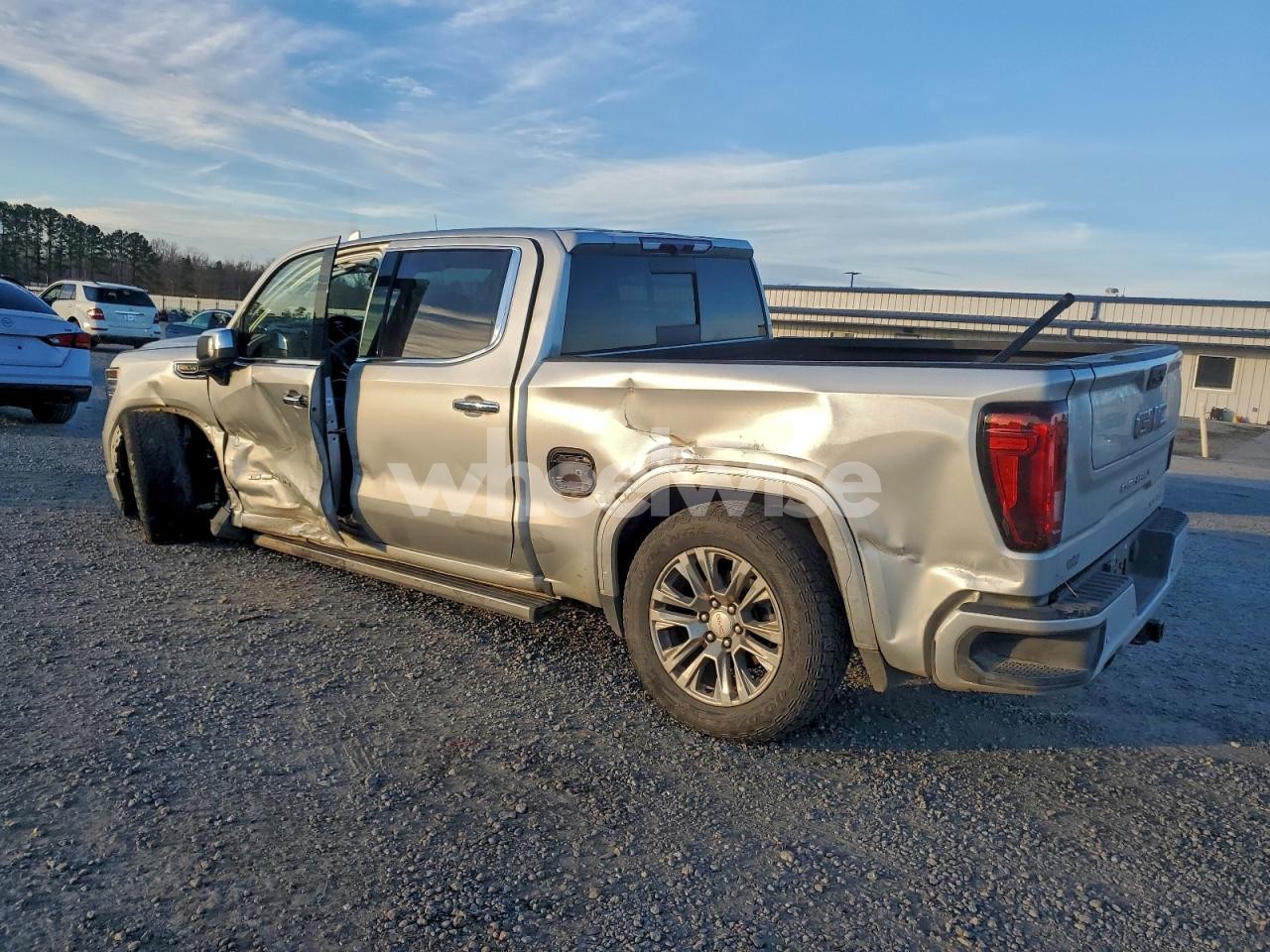 Photo 2 of 2022 GMC SIERRA K1500 DENALI (VIN 1GTUUGEL0NZ573209)