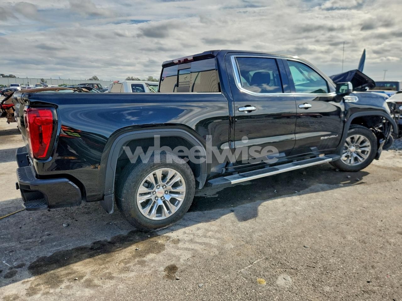 Photo 3 of 2024 GMC SIERRA K1500 DENALI (VIN 1GTUUGEL0RZ207093)