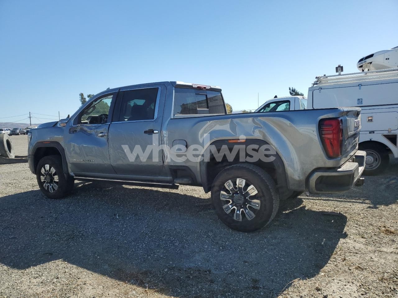 Photo 2 of 2025 GMC SIERRA K3500 DENALI (VIN 1GTUUHEL5SZ124030)